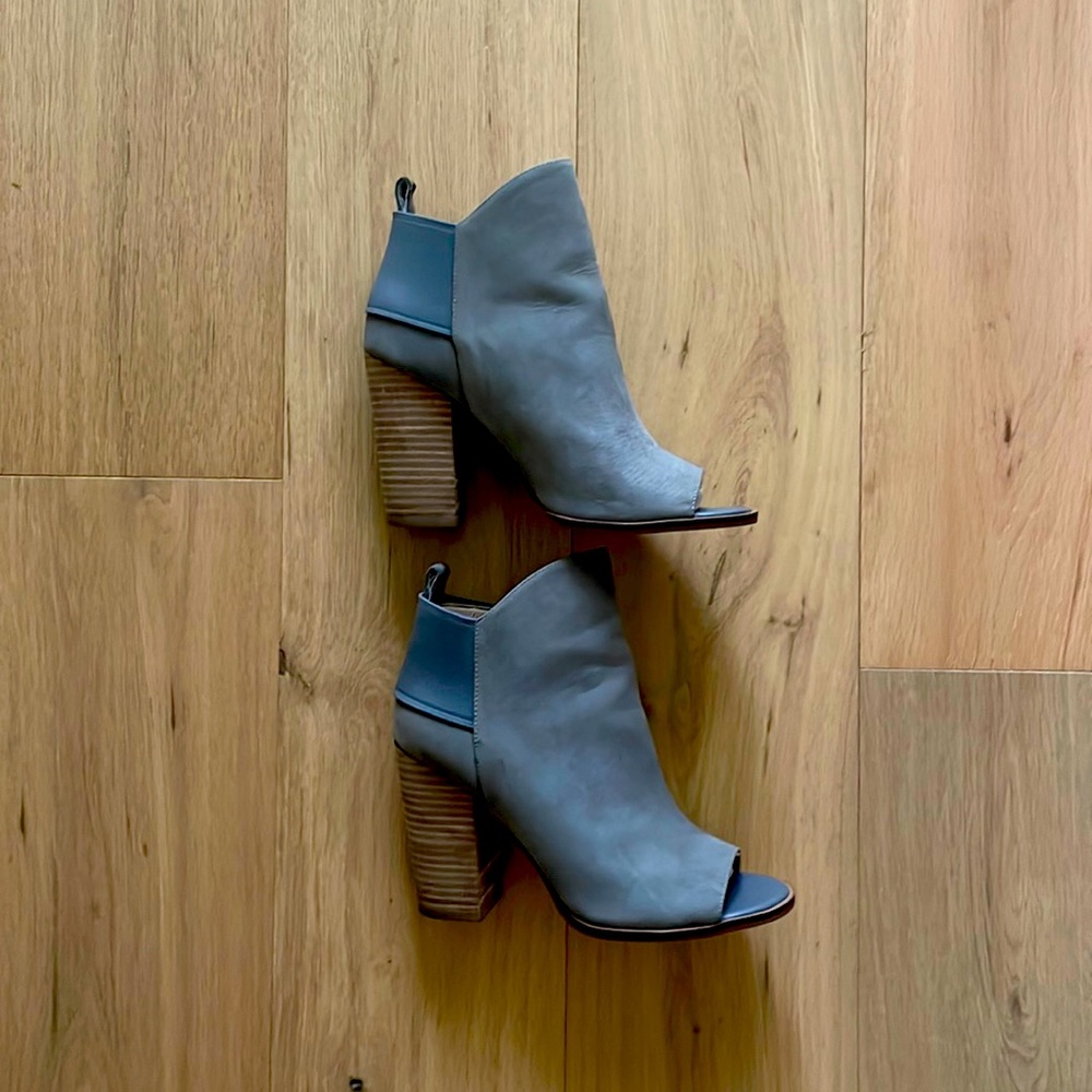 Kelsi Dagger Gemmane boot in Fog (size 6.5)